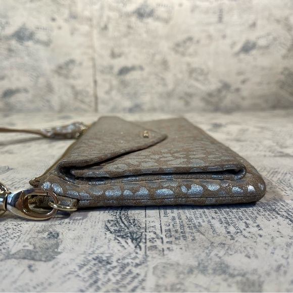 LODIS Metallic Leopard Print Leather Crossbody Wallet Bag - Picture 3 of 14